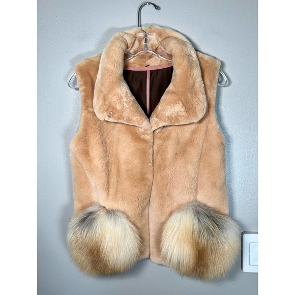Maximilian Fur Vest $3600 size 4 - Picture 10 of 10